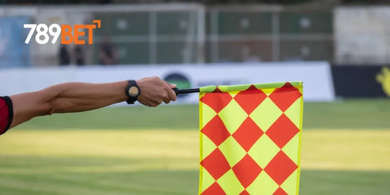 Khái niệm về lỗi việt vị trong bóng đá