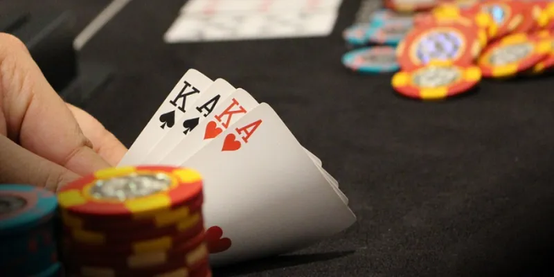 Tìm hiểu chung về Poker Omaha