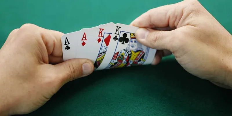 Những điều cần biết về luật chơi Poker Omaha